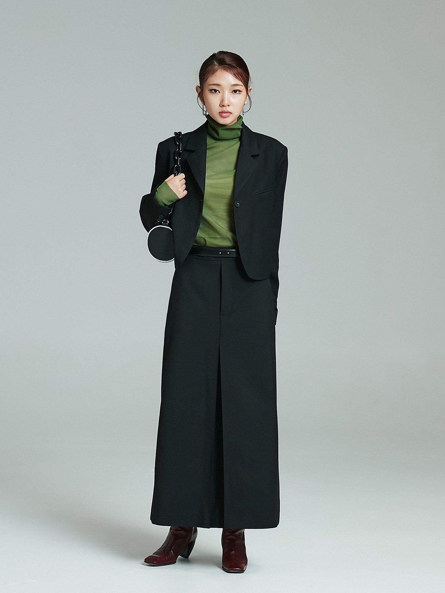 Long-shot of the model wearing the cropped blazer showcasing the korean street style fit.