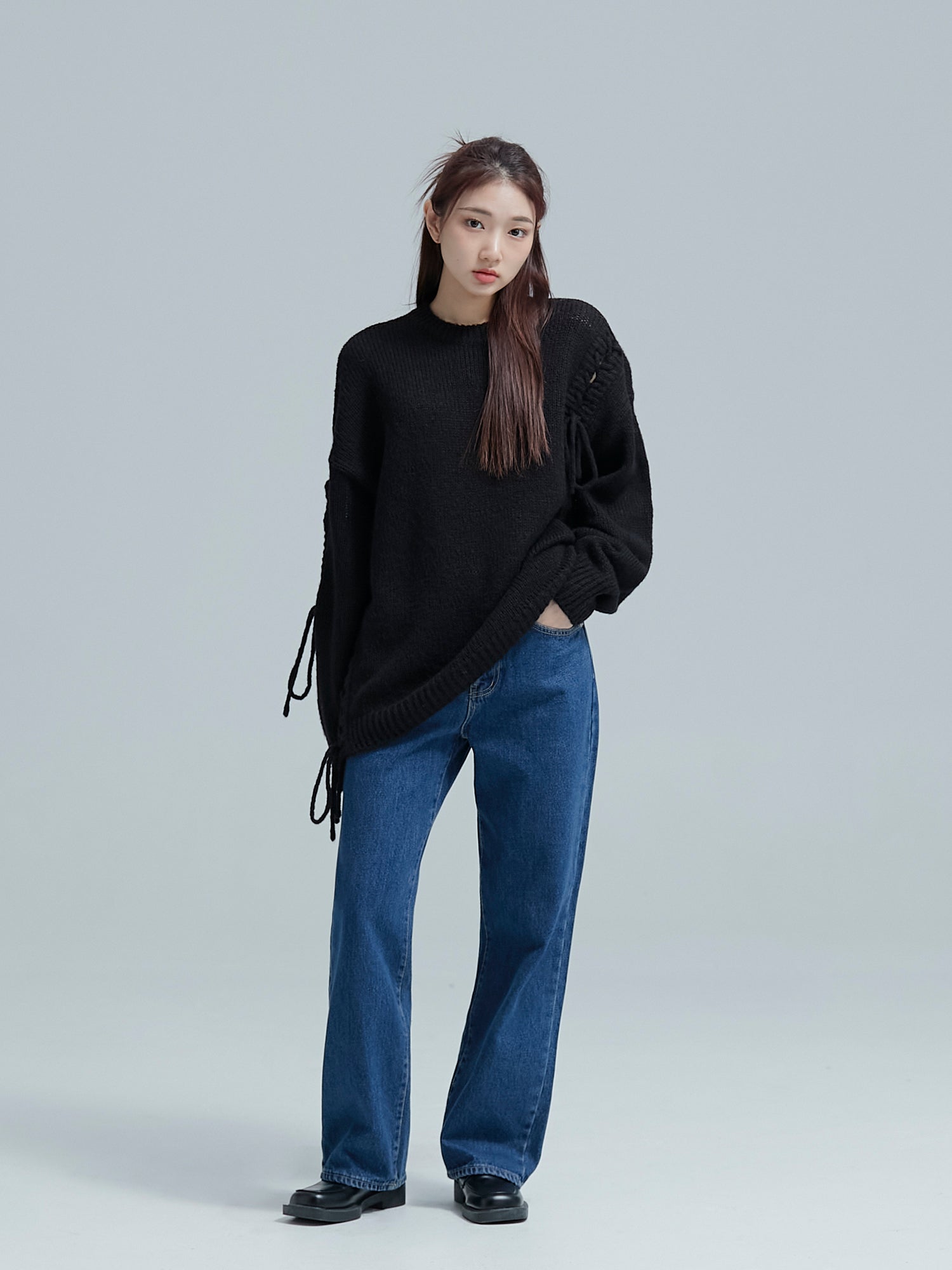 Full shot of the model wearing the denim jeans showcasing its korean street fashion vibe.