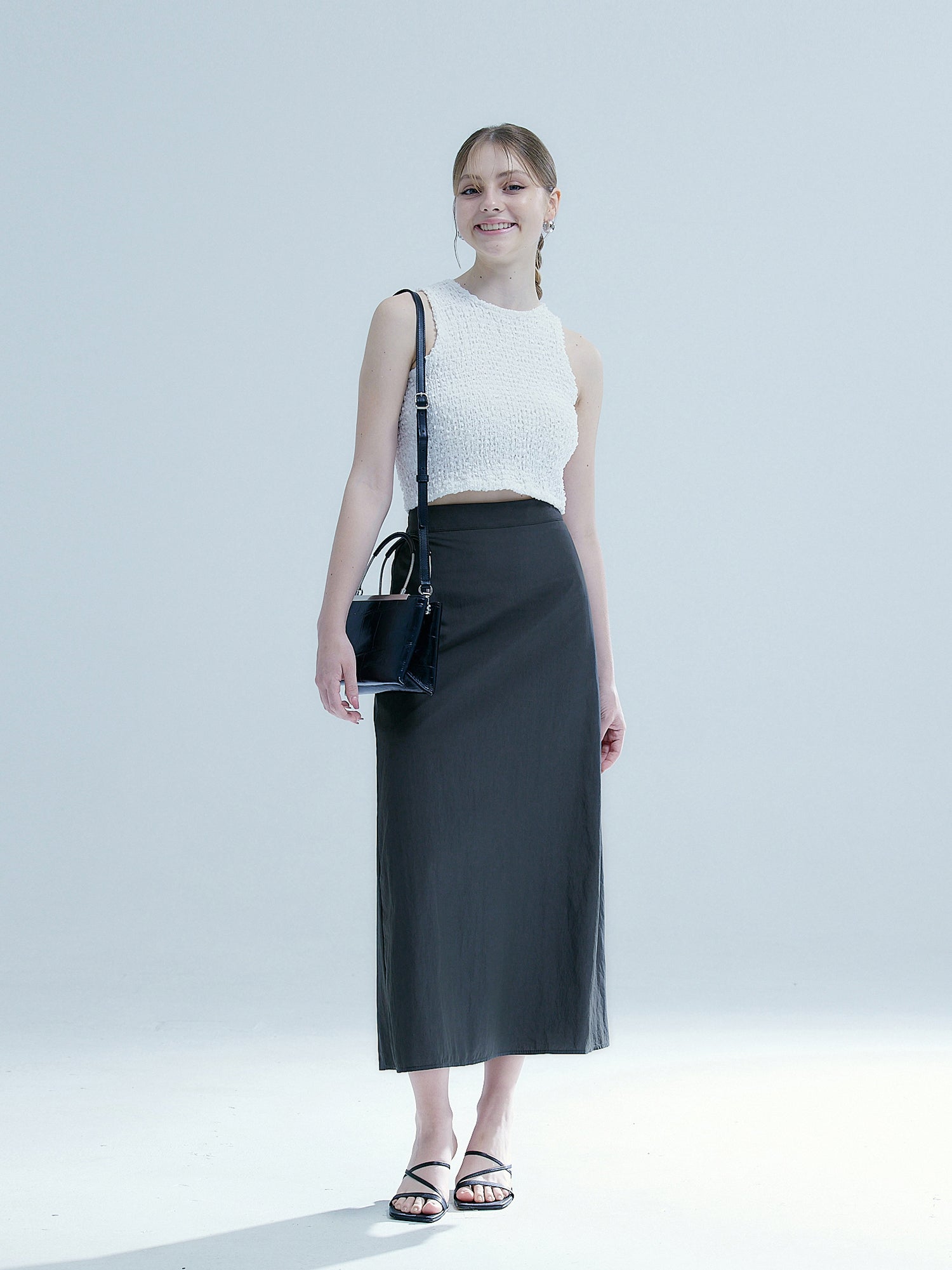 A front view of the model wearing the charcoal elasticated midi skirt, adding a stylish touch to Korean aesthetic outfits.