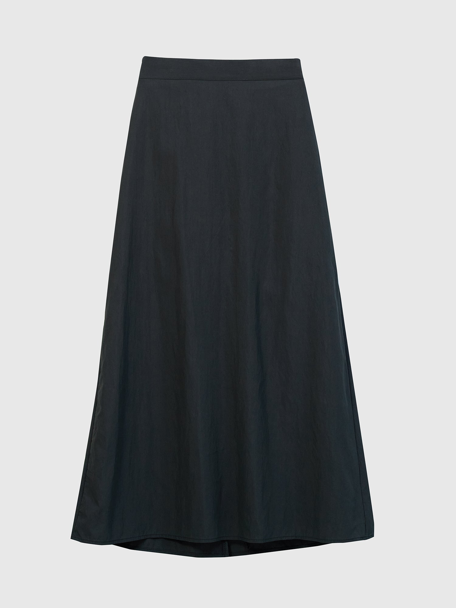 Experience the allure of South Korean fashion with a close-up, detailed view of the charcoal Elasticated Midi Skirt.