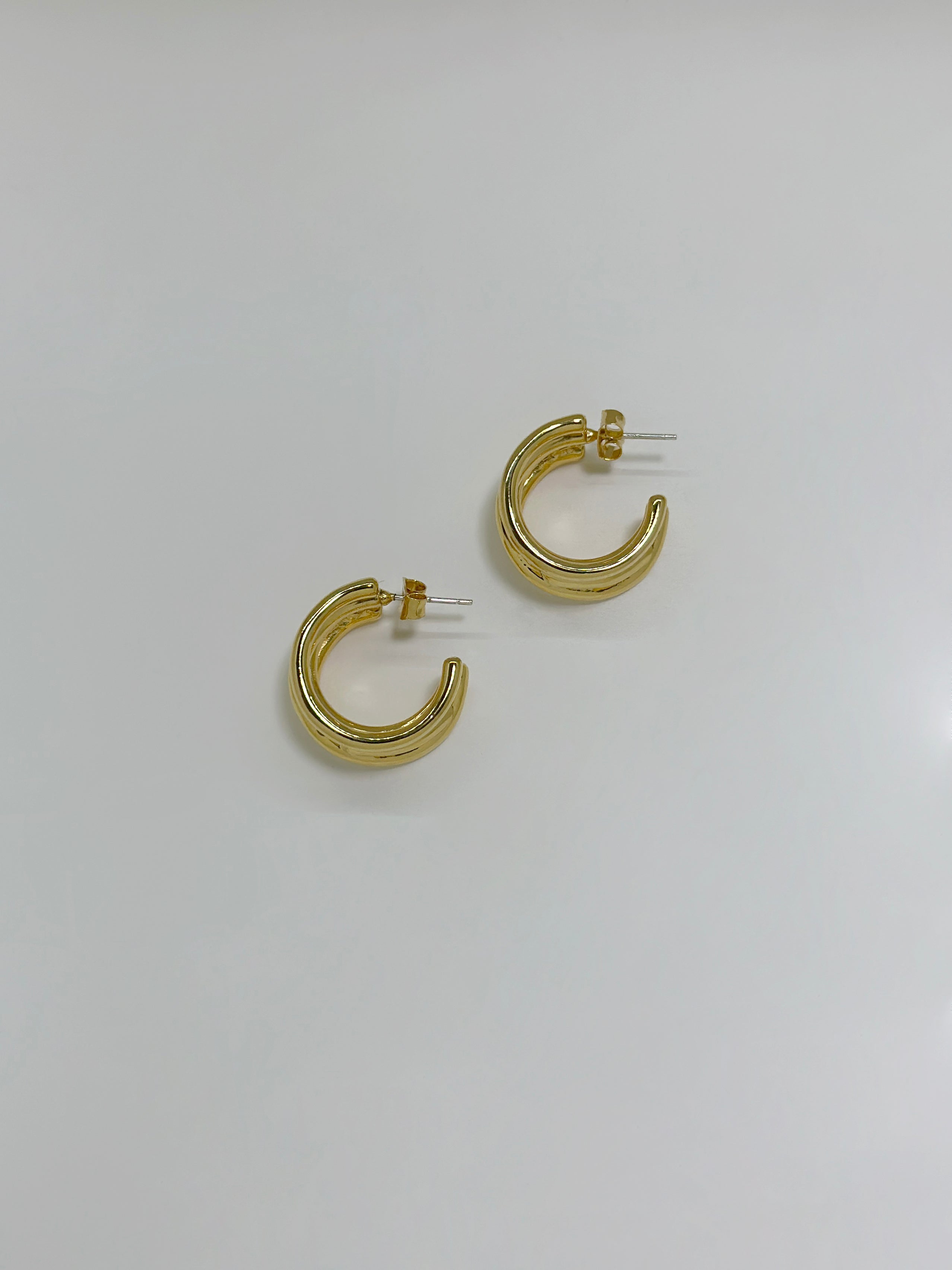 Experience Korean street fashion with a product view of the gold chunky twist hoop earring.