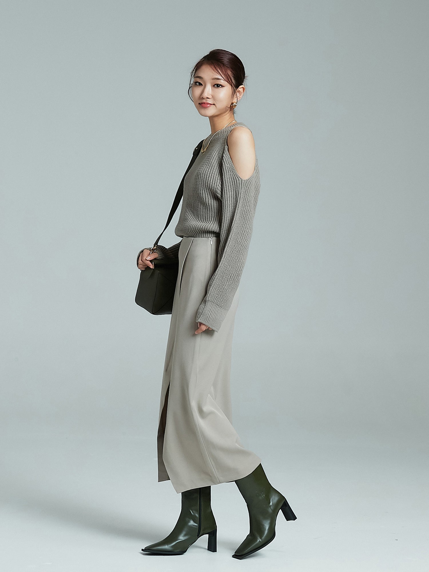 Side look of the model wearing the overlap skirt showcasing the korean street fashion.