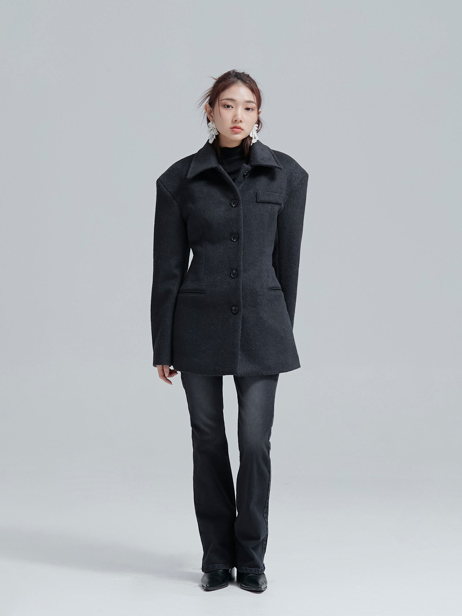 A complete view of the model in the padded fitted coat, accentuating the chic Korean street style vibe.