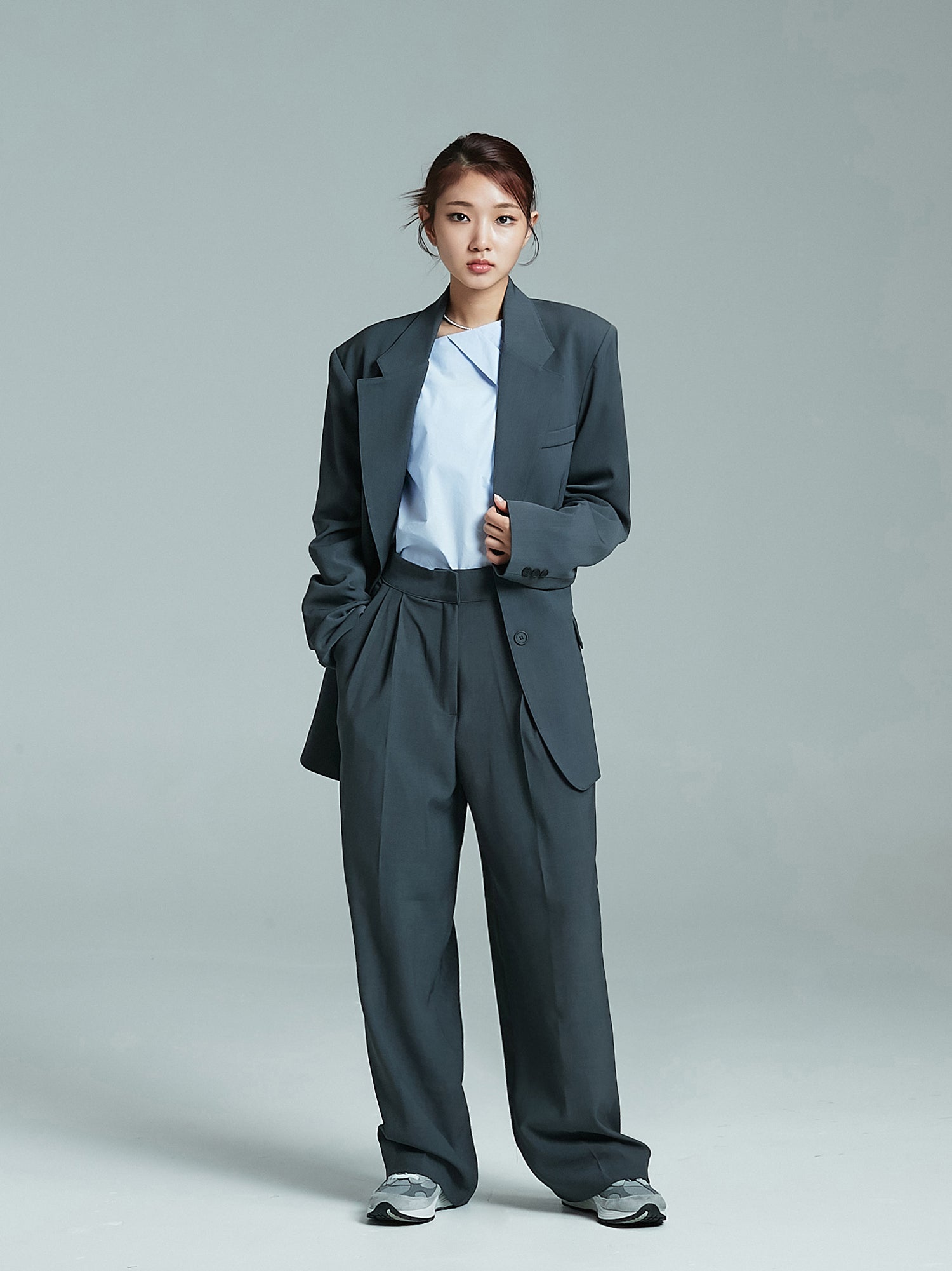 Full shot of the model wearing the Pintuck Wide Leg Trouser matched with oversized blazer to show its korean aesthetic outfits.