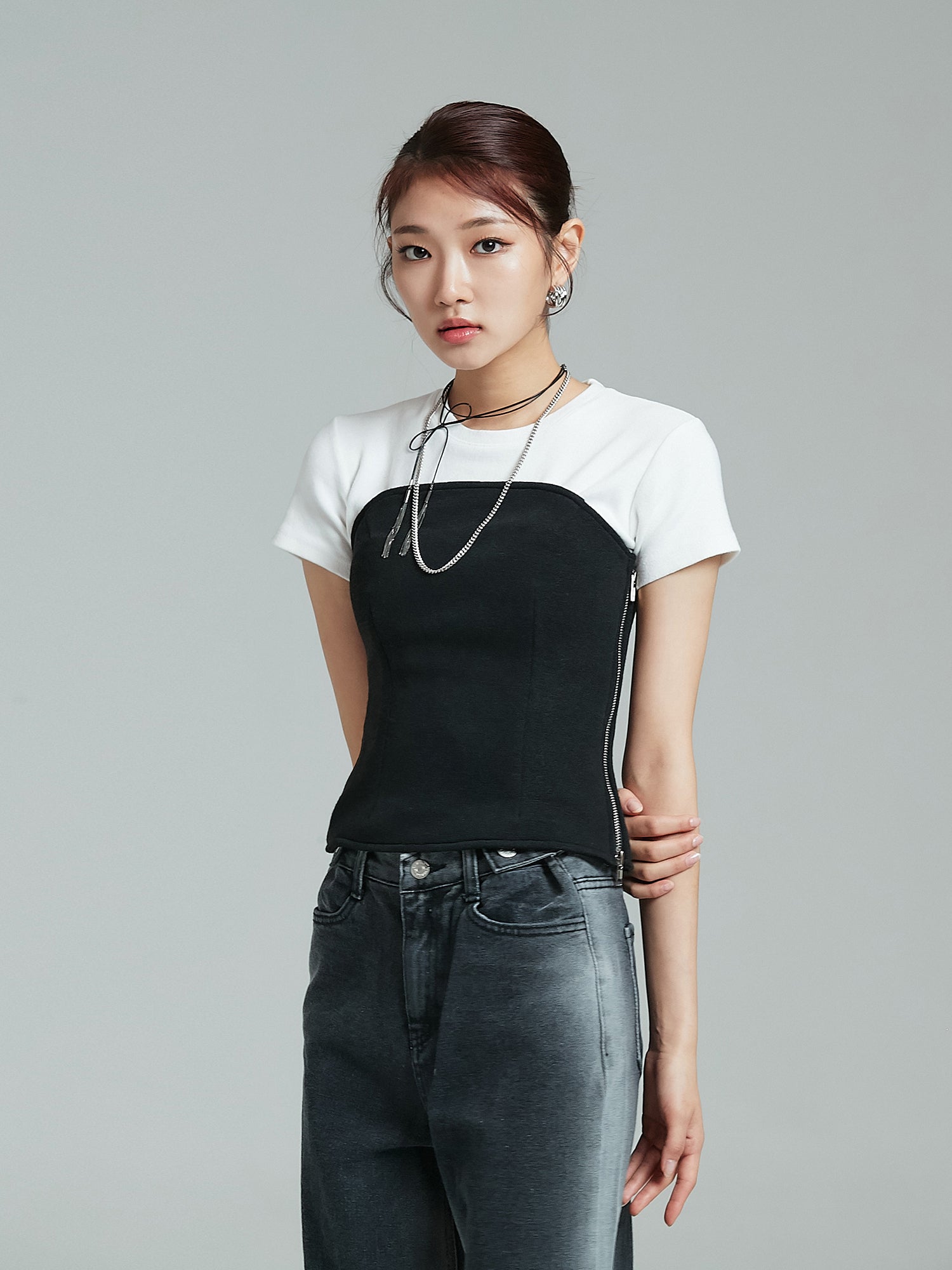 An inclined angle of the model in a strapless top, highlighting Korean street fashion.