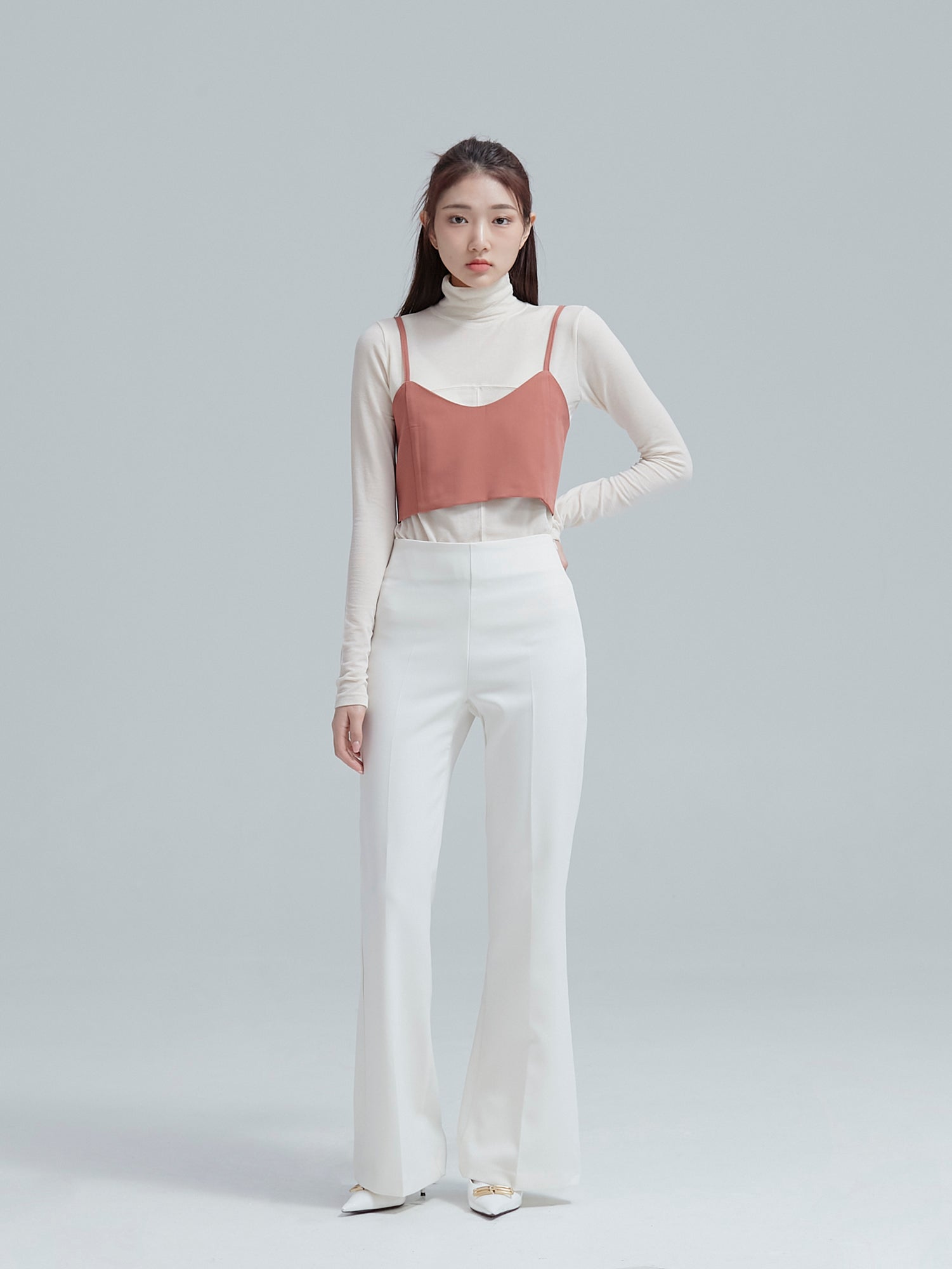 Full shot of the model wearing the two ways tie cropped top to showing its full look of the top showcasing its korean street style vibe.