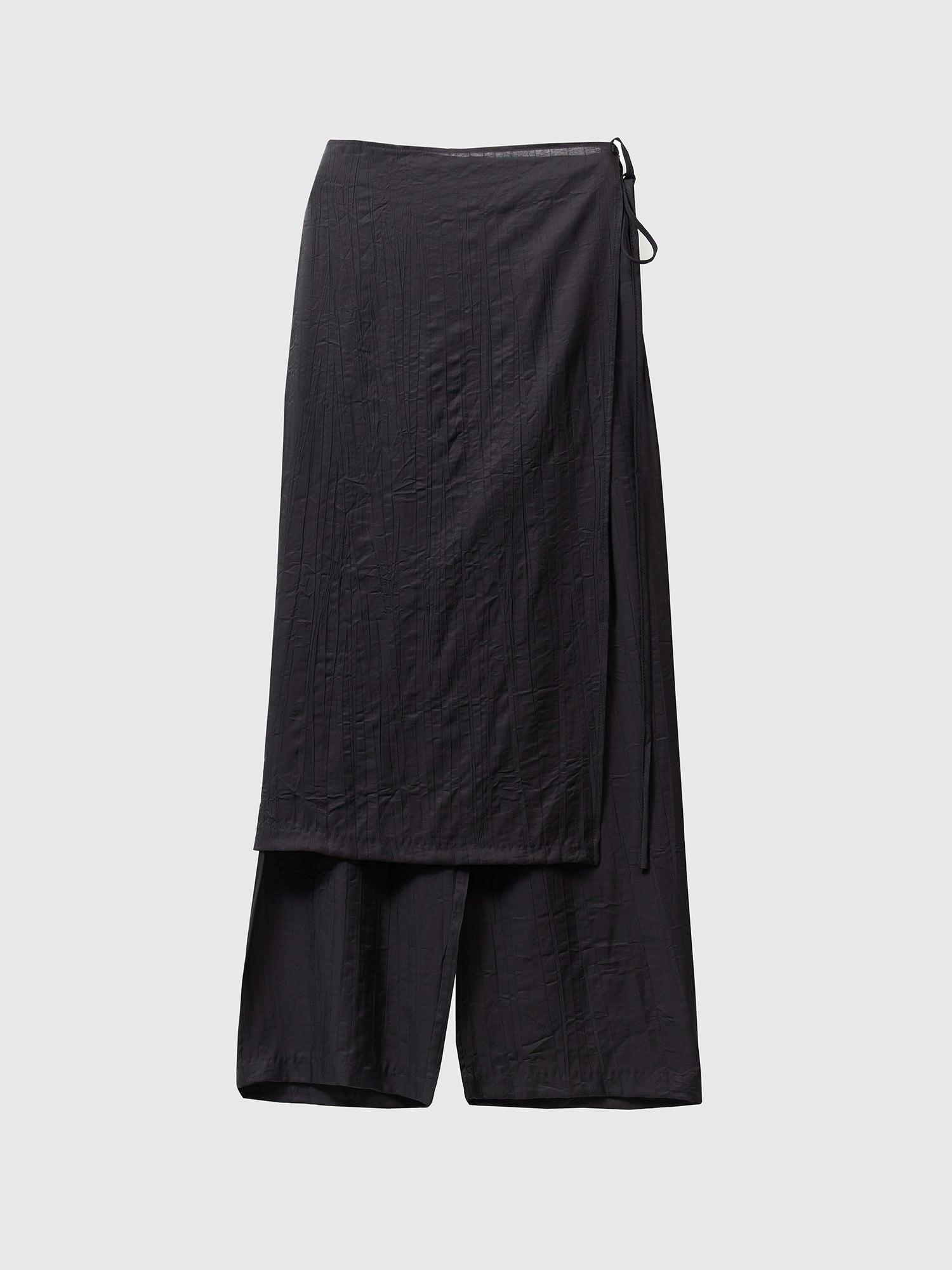 Product detailed view showcasing contemporary fashion, highlighting the intricate details of the black layered skirt pants with impeccable style and sophistication, epitomizing the fusion of modern design and trendy aesthetics.