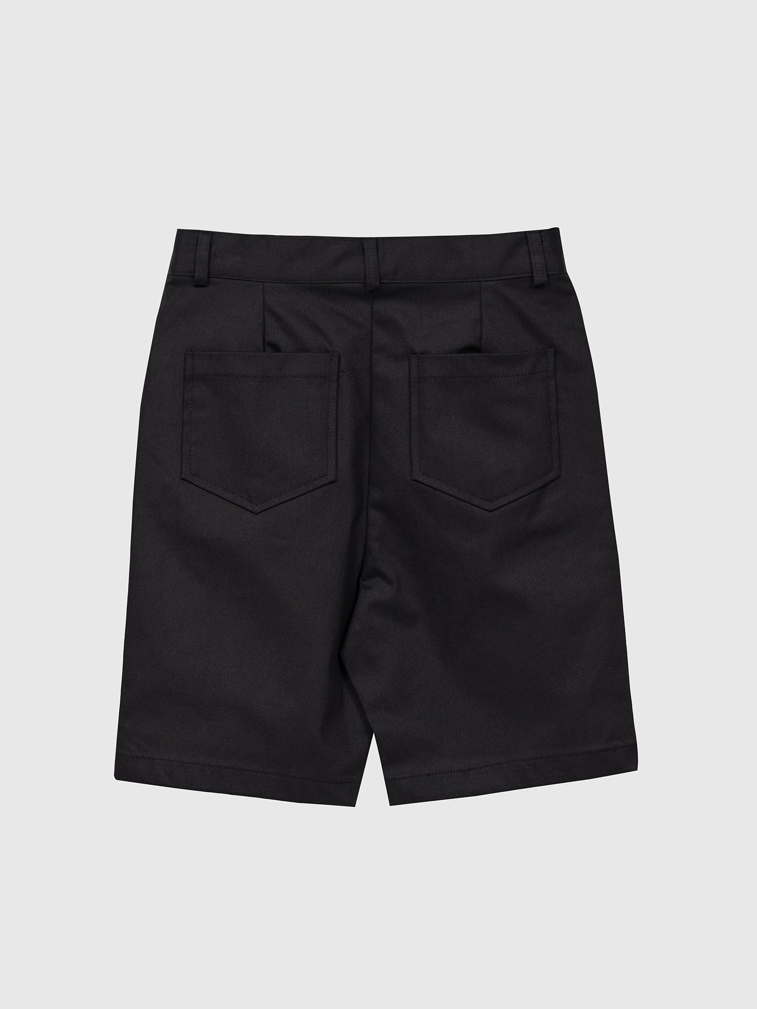 Take a detailed look at the back of our black mid-length shorts, highlighting the intricate back pocket details.